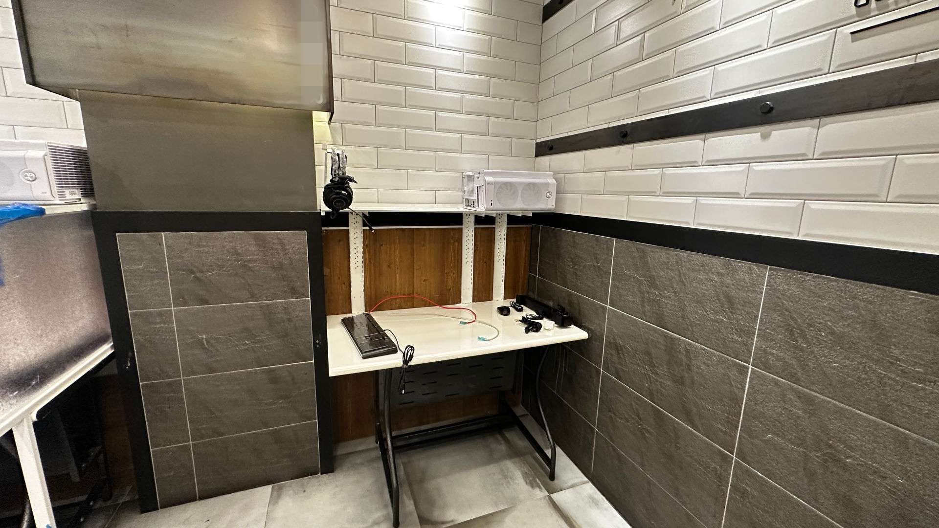 메꿈상판 시공이 필요한 기둥 옆 빈 공간
